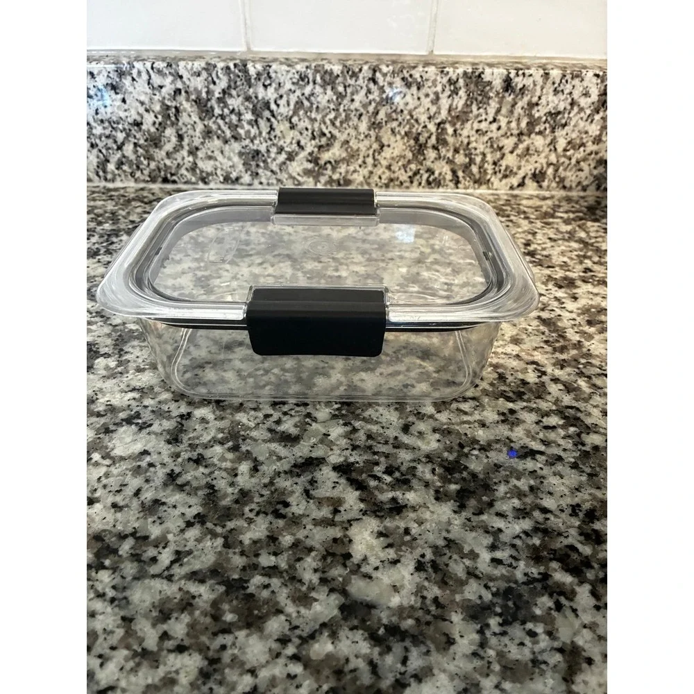 Rubbermaid Brilliance Food Storage Containers